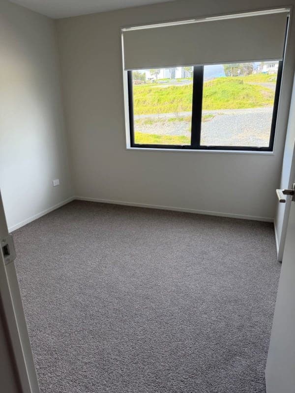 Ensuite room in a brand new house for a single